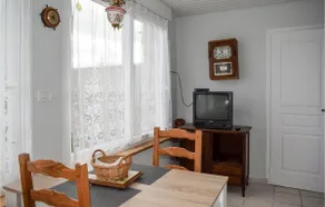 Amazing home in Quemperven with WiFi - Image 3
