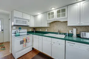 Lakefront Michigan Cottage - Deck, Grill & Kayaks! - Image 4