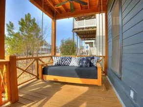 Six-Seater Golf Cart Included! - Image 4