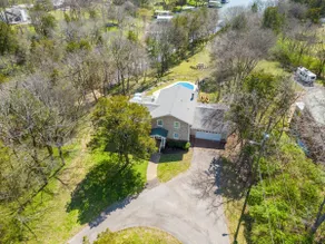 Huge Lakehouse w/Pool, Hot Tub & Fire Pit! - Image 5