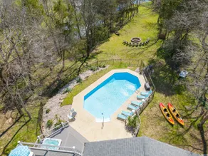 Huge Lakehouse w/Pool, Hot Tub & Fire Pit! - Image 4
