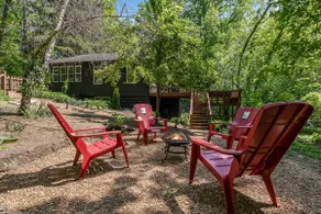 Black Cabin Getaway in Beautiful Woods I Valpo - Image 3