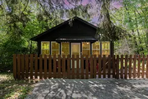 Black Cabin Getaway in Beautiful Woods I Valpo - Image 4