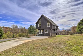 Deck & Mtn Views: 'Fain Chalet' in Kingsport - Image 3