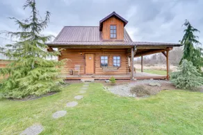 Private Hot Tub: 'Blue Sky Cabin' in Sequim - Image 2