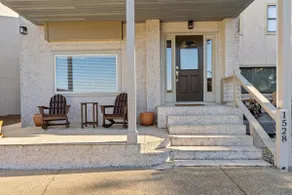 3 Bed/3.5 bath townhouse - Stunning marsh views!  Walk to beach! - Image 4