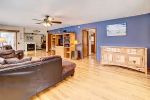 Waterfront Evart House on Chippewa Lake Channel - Image 4