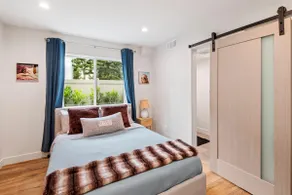 Stylish Sherman Oaks Townhouse W/ 3 Master Suites - Image 4