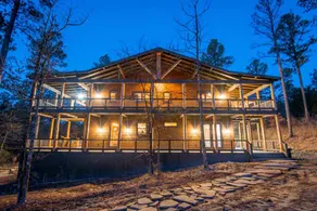 Deck-A-Saurus: Sleep 20, w/hottub, WIFI, Pets - Image 2