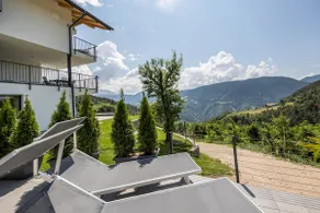 Apartamento con internet de alta velocidad, terraza y jardín | Vistas a la montaña - Image 4