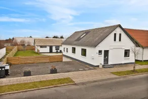 Large And Newly Renovated Holiday Home In Cozy Ingstrup - Image 2