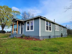 Renovated Rustic Charm! Conveniently located - Image 2