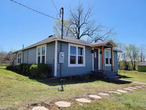 Renovated Rustic Charm! Conveniently located - Image 3