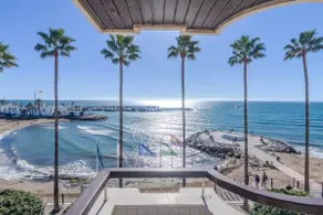 Apartment Facing the Sea and Marina - Image 2