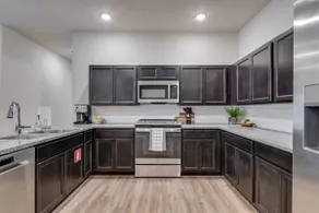 SAVE! 2 Min to Pkwy! Luxury Apt Best Price - Image 5