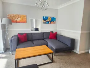 Kennedy Villa - 5 Bedroom House with Hot Tub, WiFi, Free parkings, Close to Bicester Village - Image 5