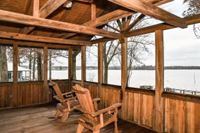Cozy lakefront cabin with boat house and ramp on T - Image 4