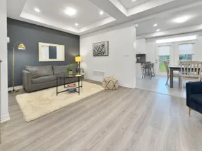 King bed, large new build, central | GN - Image 3