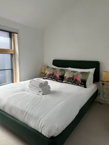 Ideal Bristol getaway - 3 bed harbourside home - Image 2