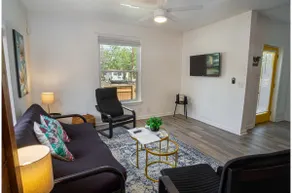 Charming 4BR2BA Only 5 mins Downtown Riverwalk - Image 5