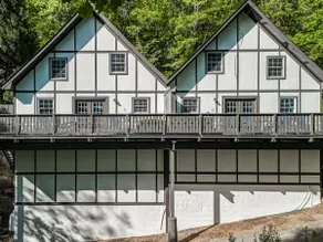 Two Homes • Sleeps 18 • Walk to Helen • 2 Hot Tubs - Image 4