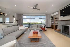 Penthouse with City Views on Chapel - Image 3