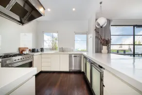 Penthouse with City Views on Chapel - Image 4