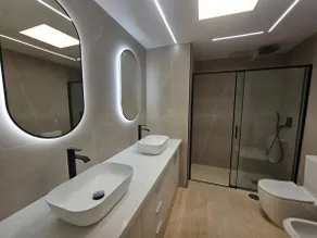Luxury Renovated Duplex with 3 Pools Private Jacuzzi - Image 5
