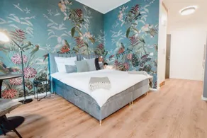 City studio with king-size bed & community room - Image 5