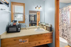 King Room at the Lookout Lodge - Image 5