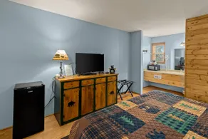 King Room at the Lookout Lodge - Image 3