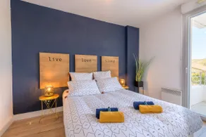 Le Bleu Nuit Piscine Parking Netflix Café - Image 4
