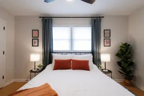 Vintage Modern Mid-Century Gem - Image 3