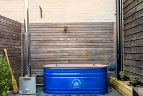 The Side Saddle Hideaway with Woodfired Hot Tub - Image 5