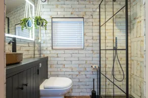 The Side Saddle Hideaway with Woodfired Hot Tub - Image 3