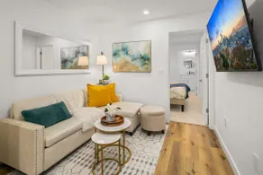 Brand New Designer's Stylish 1BR Home - 1min to I5 - Image 4