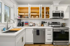 Brand New Designer's Stylish 1BR Home - 1min to I5 - Image 5