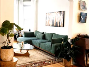 Logan Sq 4BR Duplex • Garage • Sleeps 8 - Image 2