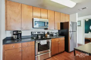 Stylish 4BR with Smart TV and Free Garage Parking - Image 3
