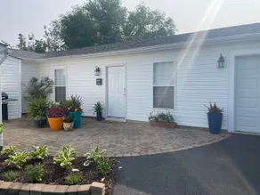 Cozy, bright 2BD w/yard, close to DT-bikes avail! - Image 2
