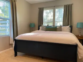 Cozy, bright 2BD w/yard, close to DT-bikes avail! - Image 4