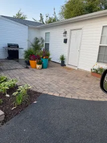 Cozy, bright 2BD w/yard, close to DT-bikes avail! - Image 3