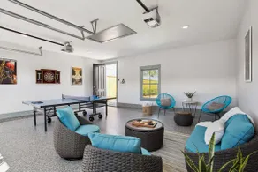Deluxe Modern Home Heated Pool & Game Room - Image 4