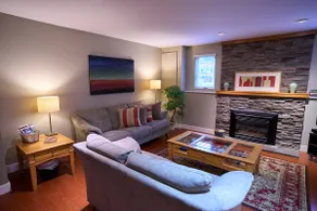 Awesome 2BR in Lynn Valley - Image 2