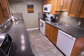 Awesome 2BR in Lynn Valley - Image 5