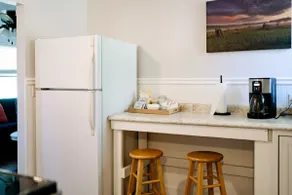 Cozy Studio Cottage w Fast WiFi near Lake - Image 5