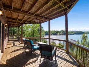 Captain's Quarters - lakeside patio fire pit - Image 4