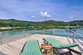 Cranes Nest - Huge dock with two kayaks for the guest's use! - Image 3