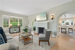 Spacious retreat mere minutes from Butterfly Beach - Image 4