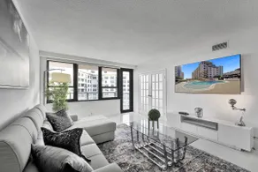 Cozy Beachfront 2 BDR  Miami Beach Condo 1505 - Image 3